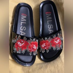 Melissa Beach Slide Flower Pixel